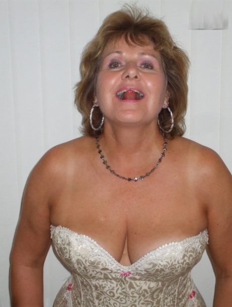chubby black hoochie gets her soaking wet pussy licked hd photo