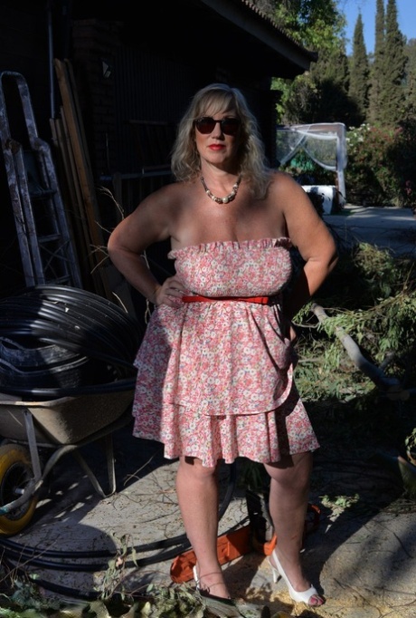big ass and tits woman hot porn photo