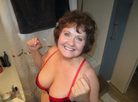 curvy chick erin marxxx loves sloppy facials hot xxx pic