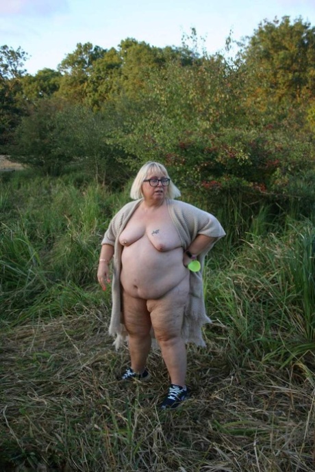 fat topless women groups free naked photo