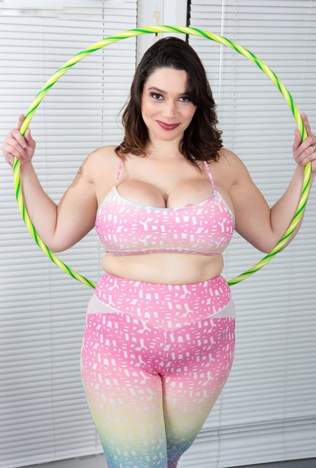 super huge busty bbw free nude pics