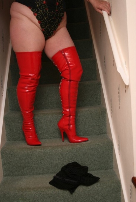 older milf big booty free sex image