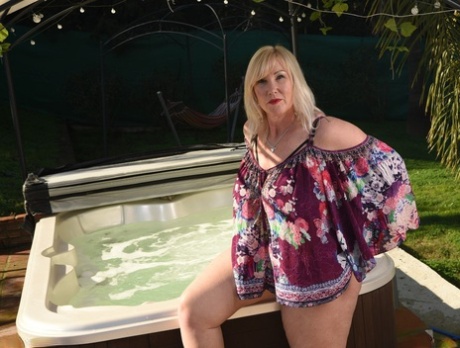 bbw peggy plays with new big dildo free nude photo