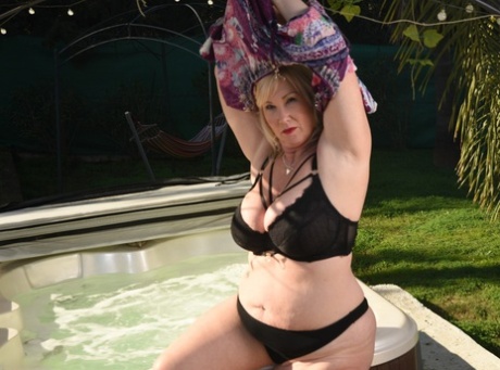 curvaceous bbw milf takes a milk from huge breasts hot sex galleries