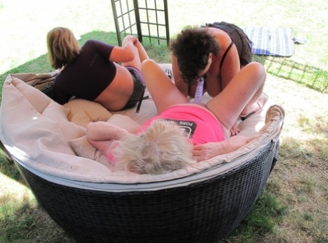 thick mom flash adult pictures