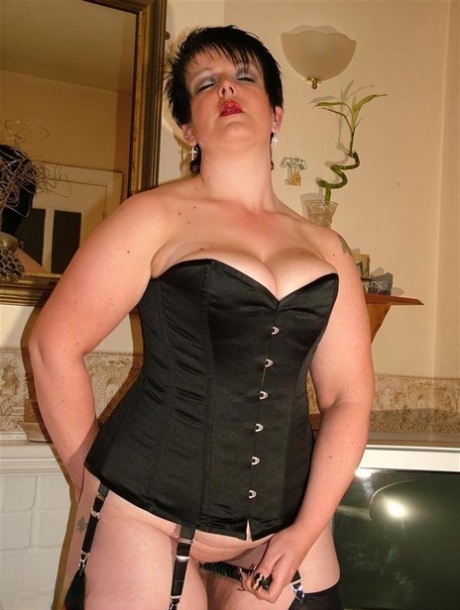 white bbw slut blowjob nude pics