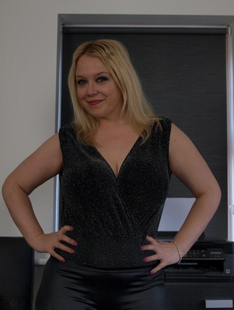 chunky blonde milf gets fucked porno image