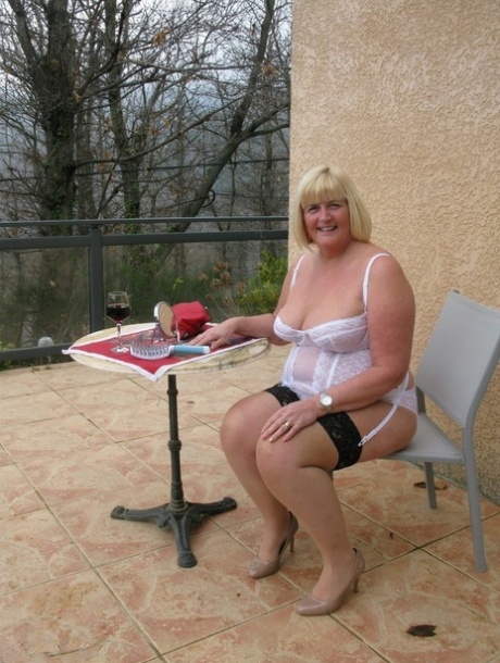 couch quicky bbw nude magazines sexy nude galleries