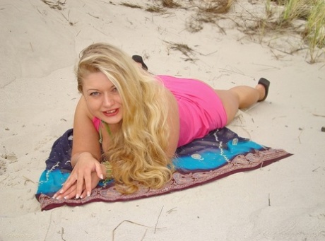 curvy hottie screams it out adult galleries