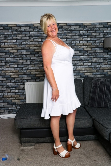 fat wife loves anal fingering porn images