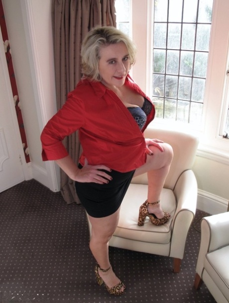 thick thigh goth mommy best picture