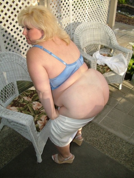 cutie takes pleasure smothering her fat ass on desirous fellow nudes picture