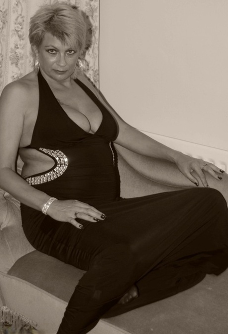 thick latina pool hot galleries