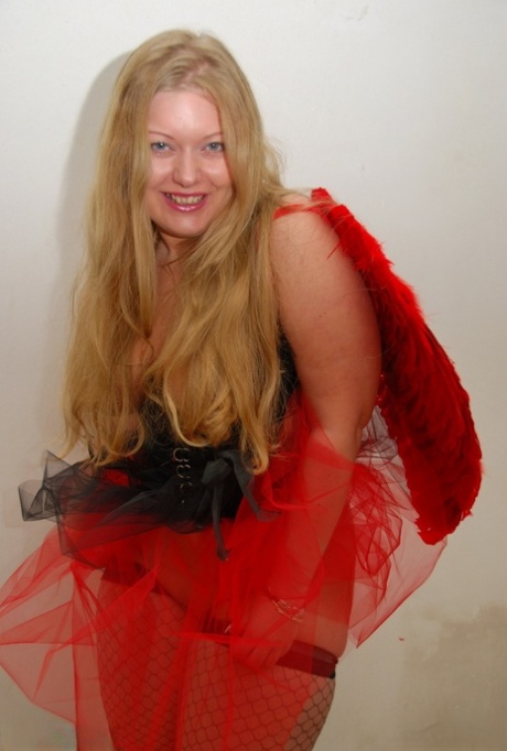 katelyn masturbates her fat pussy art naked img