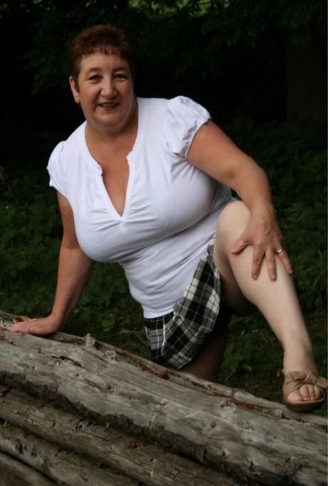 thick latina waitress sex images