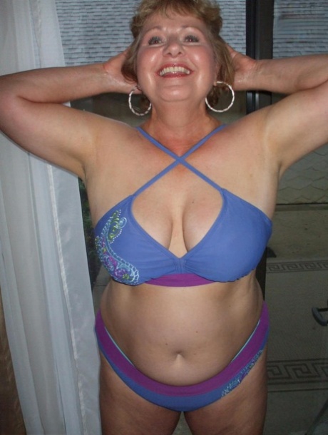 cheating fat wife rides his cock on the floor hot sexy photos