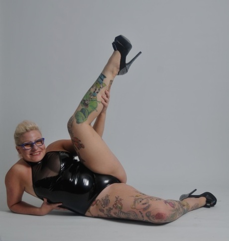bbw smother man art naked pic