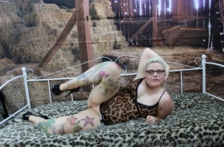 bbw finger art nude gallery