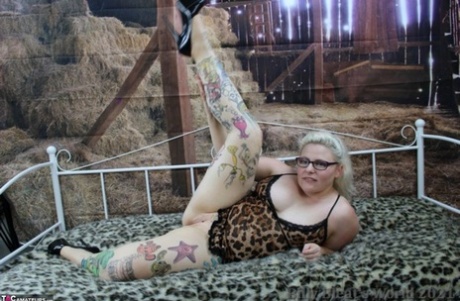 bbw riding big dildo more hotnudegirlz com nudes images