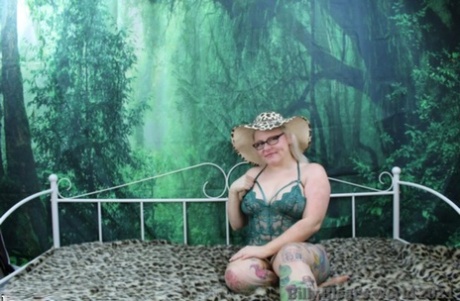 curvy sharon mature bbw hot naked photo