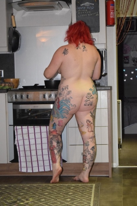 fat ass pissing pretty images