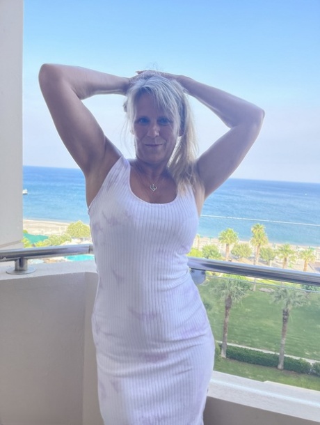 curvy naked girls masturbating sex images