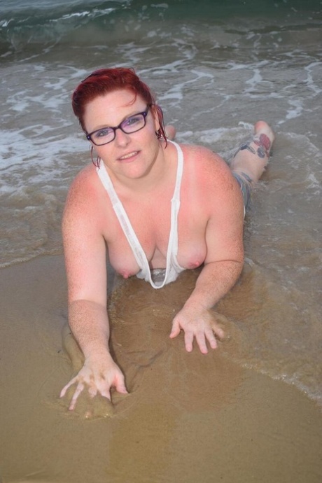 hot teen knows how to tease men with her big ass and curvy body beautiful img