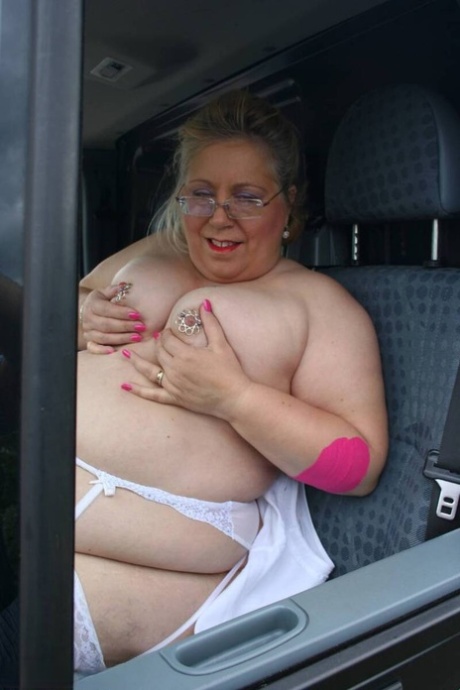 curvy lady gets her vagina drilled free porn photo
