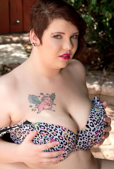 horny stepsis has a fat ass hot nude photos