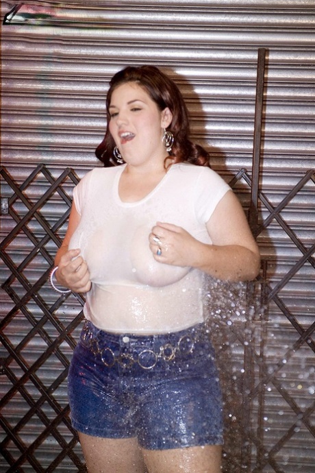 bbw lesbians kicking and fucking each other porn pics