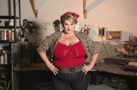 thick pawg stepmom nude img