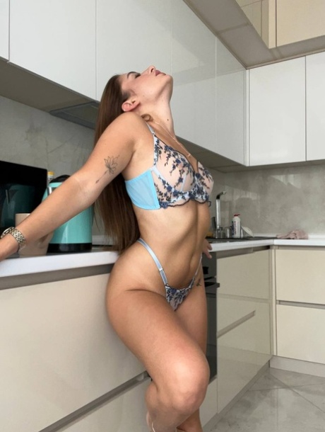 fat ass gamer girl sexy nudes photo
