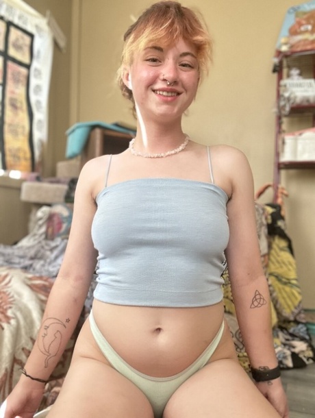 beautiful curvy actress porn picture