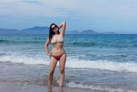 curvy playgirl shows potential at casting by riding lika a pro hot pictures