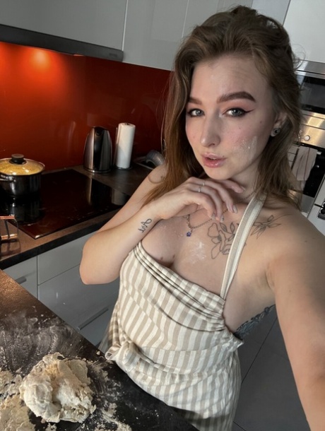 thick slim waist free nude photo