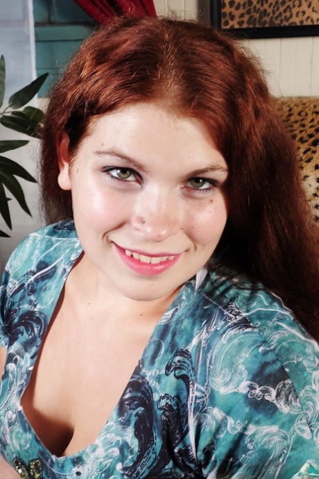 amateur arab wife shows her curvy ass erotic picture