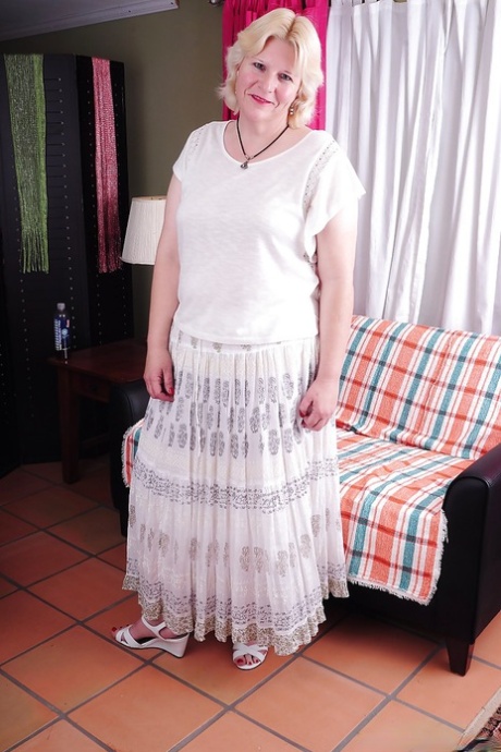 voluptuous honey is very horny free photo