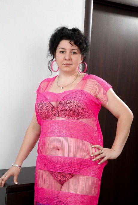 thick latina hooker sexy pic