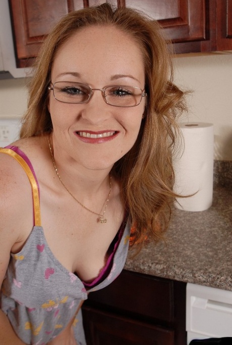 pretty chunky bbw blonde white hoe serves her snatch for nice pics