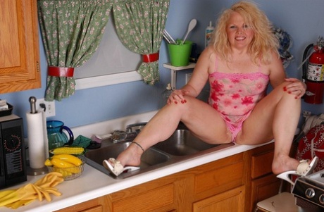 curvy hourglass figure hot pic