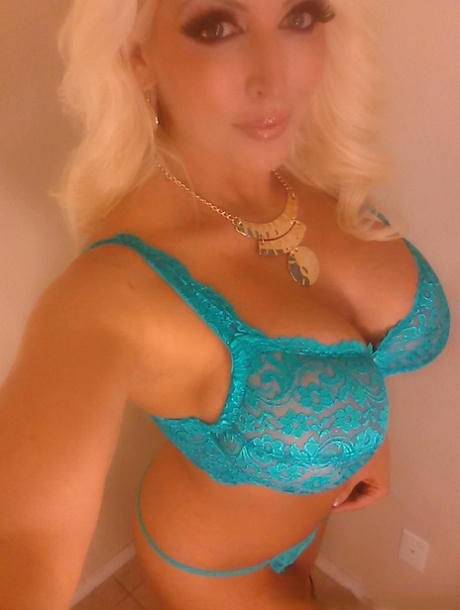 thick fox hot nude pics