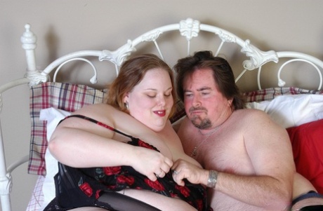 whore finger copulates and her fat pussy licked while standing hot nude galleries