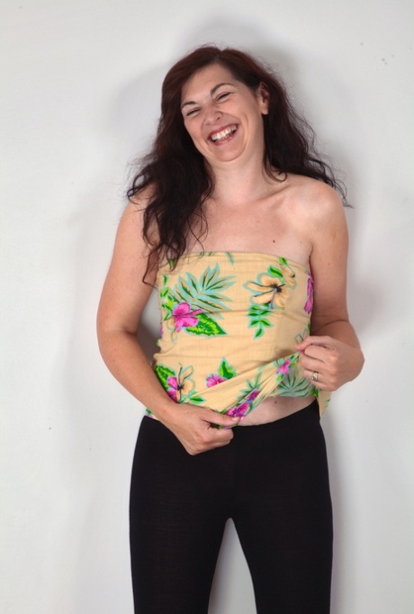 thick busty milf pissing art naked galleries