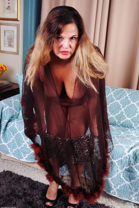 fat girl titties hd image