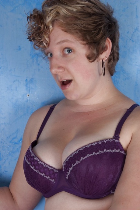 super sexy super sized bbw fucks her soaking wet pussy free sex pictures