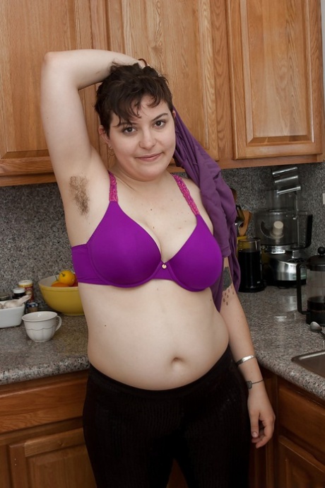 guy teases a big assed hottie hd pics