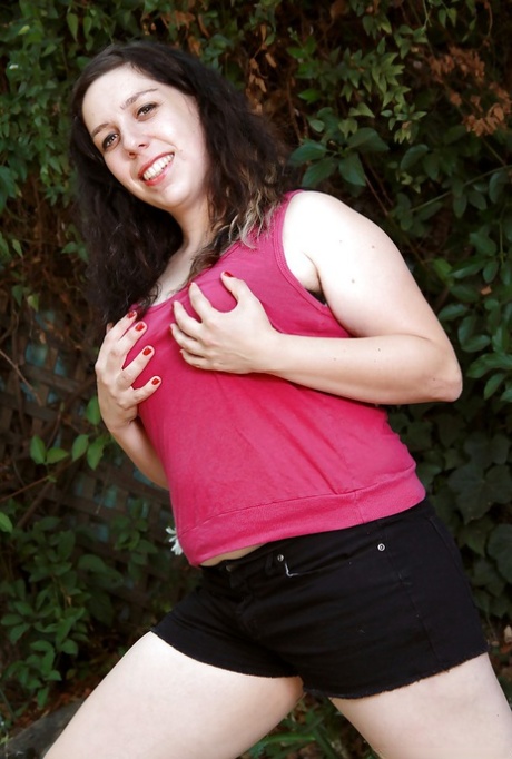 amateur bbw big boobs natural tits nipples slut sexy nude photos