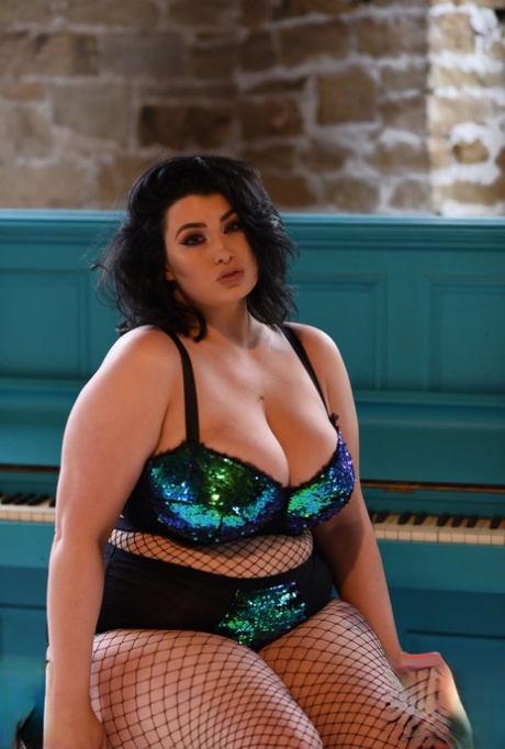 czech chubby and busty babe free nude pic