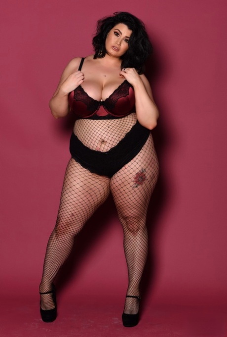 alyx curvy sexy nude images