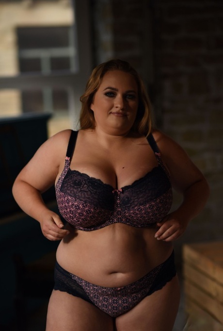 picked up on the beach babe with big booty valentina erotic image